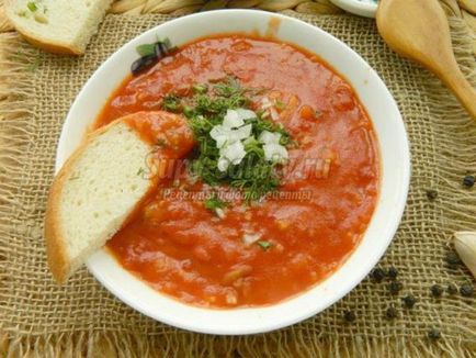 Пісний томатний суп з рисом і зеленню