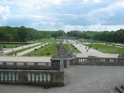 A történet az út a város Párizs közelében jelentést egy utat Melen és a palota Vaux-le-Vicomte