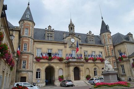 A történet az út a város Párizs közelében jelentést egy utat Melen és a palota Vaux-le-Vicomte