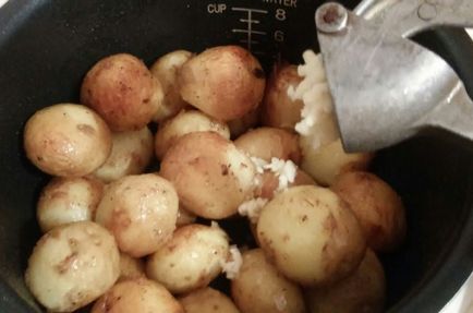 Рецепт молода картопля обжареная в мультиварці покроковий з фотографіями