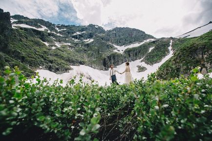 Romantikus esküvő Dima túrázás a hegyekben, és Ani