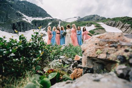 Romantikus esküvő Dima túrázás a hegyekben, és Ani