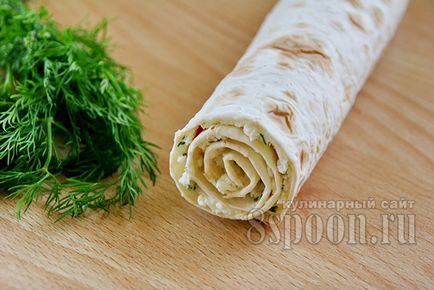 Lavash roll cu brânză de vaci în cuptor