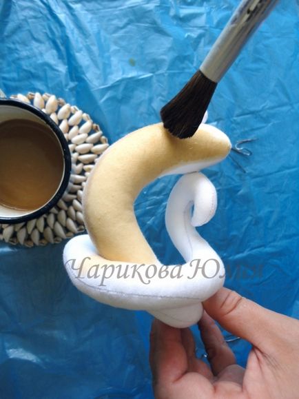 Cusam o jucărie de cafea unui șarpe - un simbol al anului 2013! marca