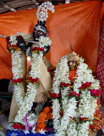 Sri Sri Radha Gopináth - beszélő istenség Govinda Ghosh (mondván) Sri Sri Radha Gopináth - beszélő istenség Govinda Ghosh