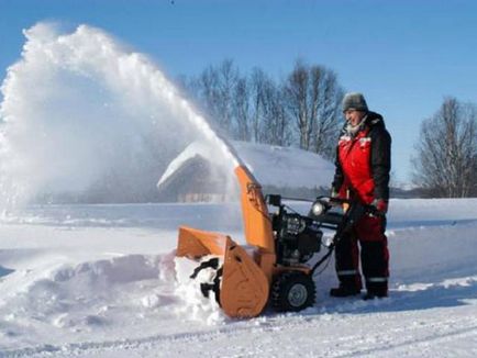 Dispozitiv de prindere a snowplow-ului pe motoblock cu instrucțiuni de fotografie video pentru mâini