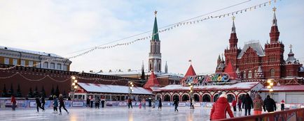 Соборну площу кремля прикрашає головна новорічна ялинка країни