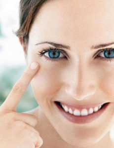 Поради по догляду за шкірою навколо очей - популярний медичний журнал