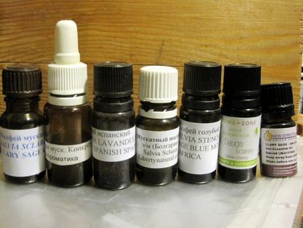 Összehasonlítás illóolajok és vízmentes azonos efironositelya a példát a parfümök