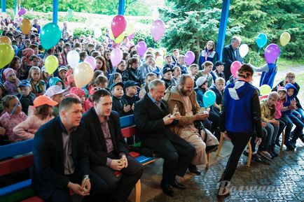 Kezdés egy fényes nyári gyermektábor „Volzhanka”