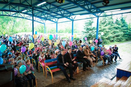 Kezdés egy fényes nyári gyermektábor „Volzhanka”