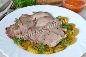 Carne de porc coaptă în cuptor în manșon cu o kiwi - rețetă cu fotografie