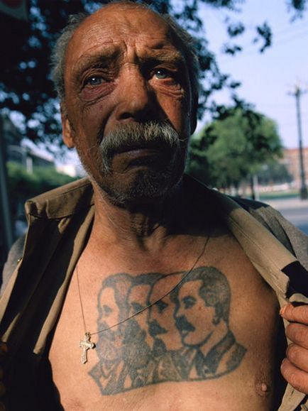 Tatuaj cu o imagine a lui Lenin, tattooart