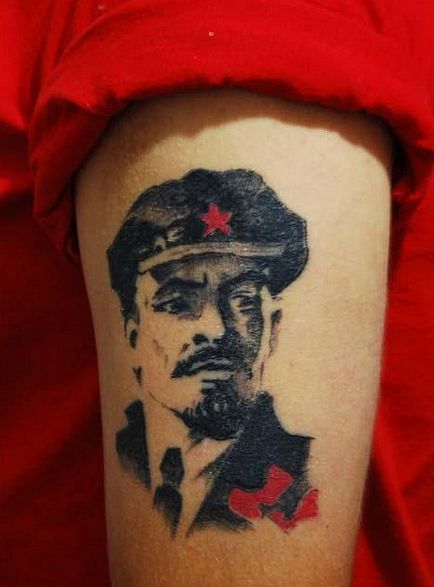 Tatuaj cu o imagine a lui Lenin, tattooart