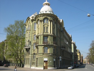 Top-11 locuri, care cu siguranță merită vizitate pe partea Petrograd din Sankt-Petersburg