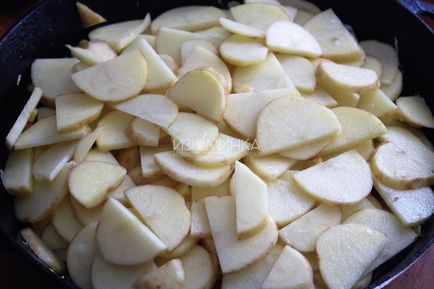 Тушкована капуста з м'ясом і картоплею рецепт з фото