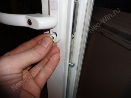 Instalarea unui balcon pe ambele părți mâner pe ușă - un copil în casă