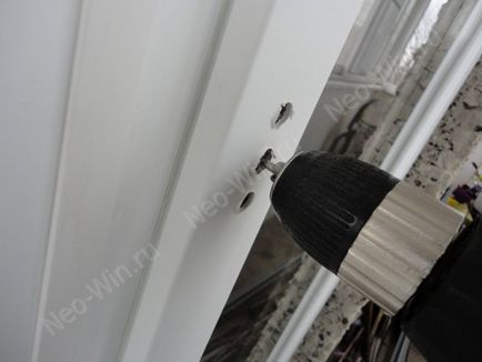 Instalarea unui balcon pe ambele părți mâner pe ușă - un copil în casă