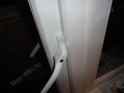 Instalarea unui balcon pe ambele părți mâner pe ușă - un copil în casă