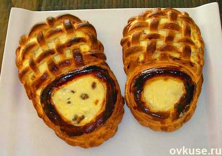 Sajttorta „szandál” Hruscsov tészta - egyszerű receptet (friss sajtolt élesztő) Sajttorta „szandál” Hruscsov tészta - egyszerű receptek