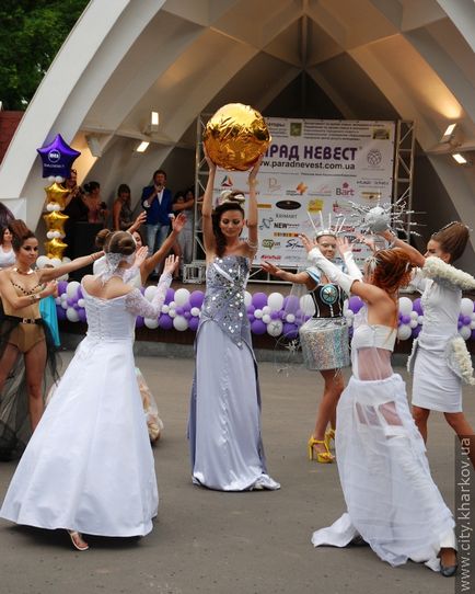 În parcul amar a avut loc parada de mirese (foto, video), sala de concerte a ucrainei, Kharkov, kkz