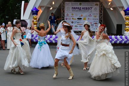 În parcul amar, a avut loc parada de mirese (foto, video), sala de concerte a Ucrainei, Kharkov, kkz