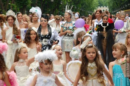 În parcul amar a avut loc parada de mirese (foto, video), sala de concerte a ucrainei, Kharkov, kkz