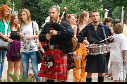 În parcul amar, a avut loc parada de mirese (foto, video), sala de concerte a Ucrainei, Kharkov, kkz