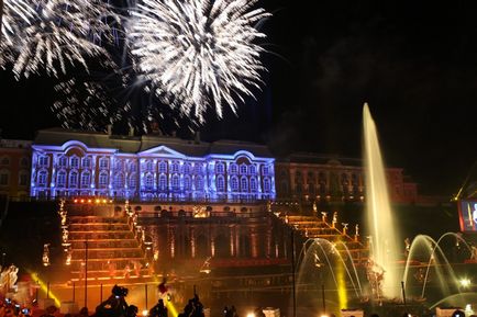 Mers pe jos pentru cele trei mări - fântâni de închidere în Peterhof 2017