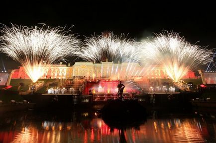 Mers pe jos pentru cele trei mări - fântâni de închidere în Peterhof 2017