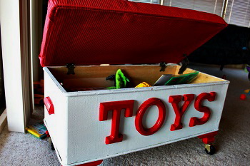 Ящик для іграшок на колесах своїми руками, ідеї для дитячої
