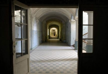 Изоставен болница Beelitz-haylshtetten, в която Хитлер се третира - в света на интересен