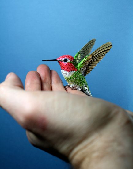 Zak McLaughlin sculpturi miniatură incredibil de realiste de păsări din lemn și hârtie