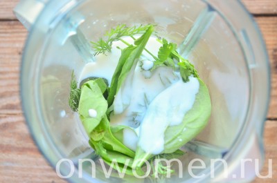 Pășuni verzi cu rețetă de iaurt și castraveți cu o fotografie