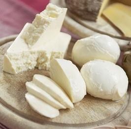 Brânză Adyghe - o rudă de brânză, feta, mozzarella