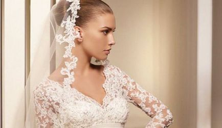 Áttört esküvői ruha, hogy hozzon létre egy teljes képet a menyasszony
