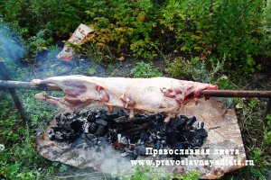 Баранчик запечений на рожні