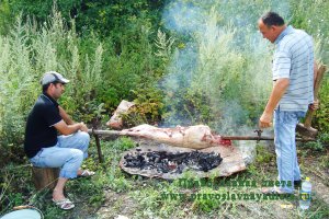 Баранчик запечений на рожні