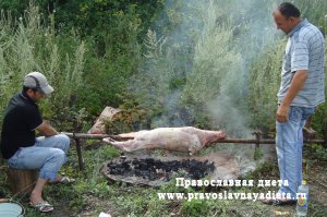 Баранчик запечений на рожні