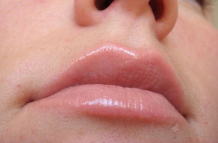 Бежеве досконалість les beiges de chanel блиск для губ levres scintillantes у відтінку 206 beige