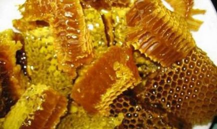 Ce albine sigilează fagurile de miere de unde iau ceară, cum construiesc