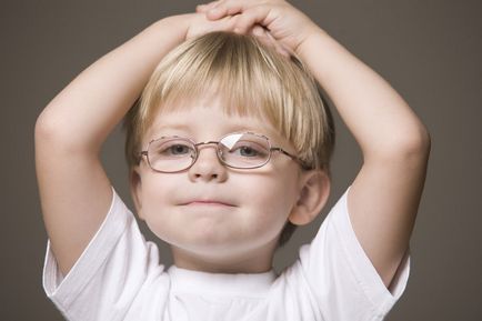 Ce trebuie făcut dacă un copil la vârsta de 1 an este diagnosticat cu astigmatism, boală oculară