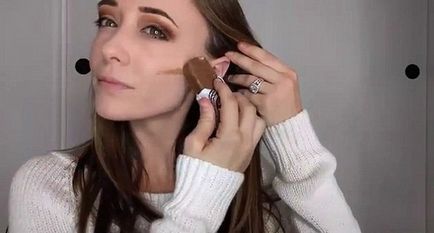 Ce să faci când am uitat o pungă cosmetică sau cum un blogger a făcut o masă rece de machiaj