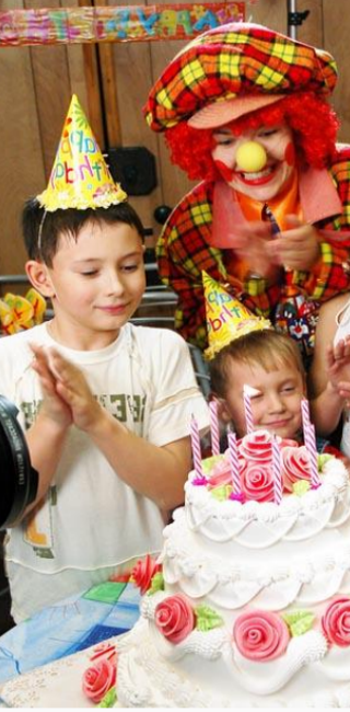 Що подарувати хлопцеві на день народження і які вітальні вірші вибрати
