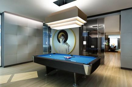 Design interior al unei săli de biliard într-o casă sau apartament în țară