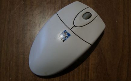 Дверний дзвінок зі старої комп'ютерної миші