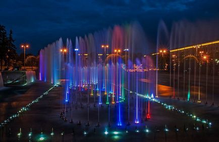 Fântâni din Sankt-Petersburg sunt istorice, cântând și cu iluminări