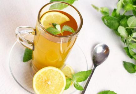 Forró tea a nyári forróságban, hogy miért kell inni a zöld tea