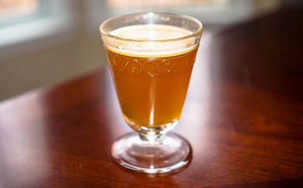 Гарячий масляний ром (hot buttered rum) - дуже зігріваючий напій