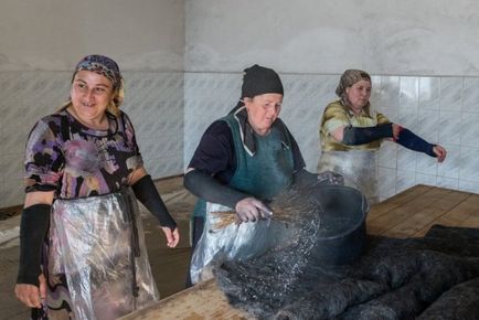 Як роблять бурки в Дагестані